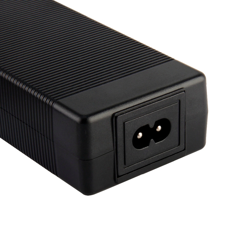Caricabatteria al litio 12.6V  - Fish Finder Charger recensione e prezzo